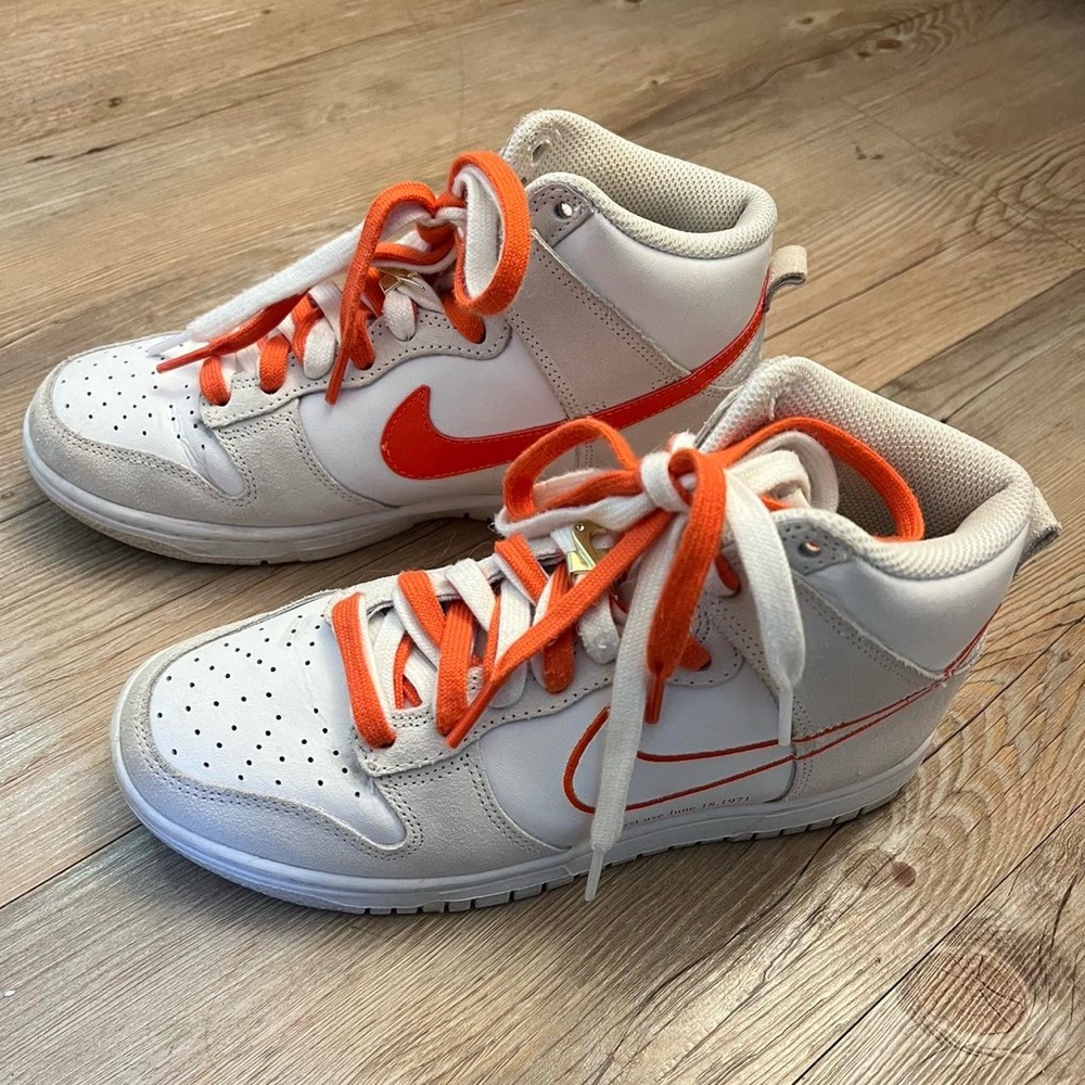 Nike White and Orange Low-Top Sneakers Retro-Inspired Design